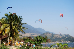 Belas-praias-e-praticas-esportivas