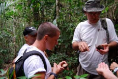 Estudando-e-provando-frutos-regionais