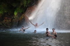 Banho-de-cachoeira-no-Parque