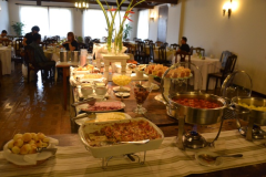 Cafe-da-manha-no-hotel-em-Timbo-farta-e-tradicional-gastronomia